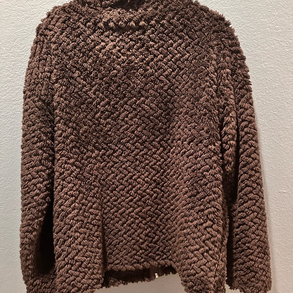 Fuzzy bear jacket - Picture 2 of 4